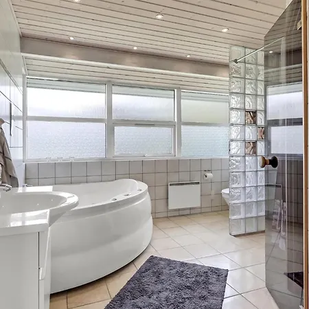 Semesterbostad Lovely In With Sauna Nordenbro Vesteregn