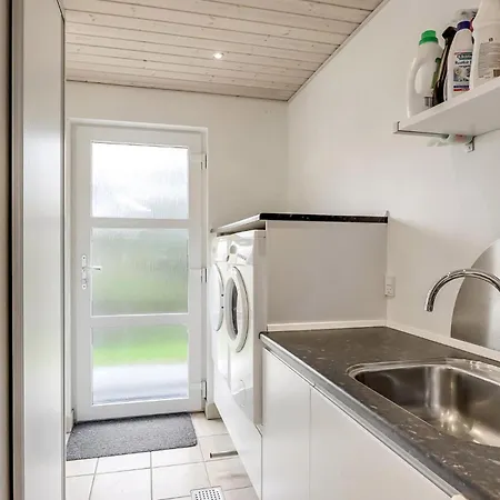 Semesterbostad Lovely In With Sauna Nordenbro Vesteregn