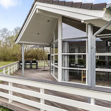 Дом отдыха Lovely In With Sauna Хамбл